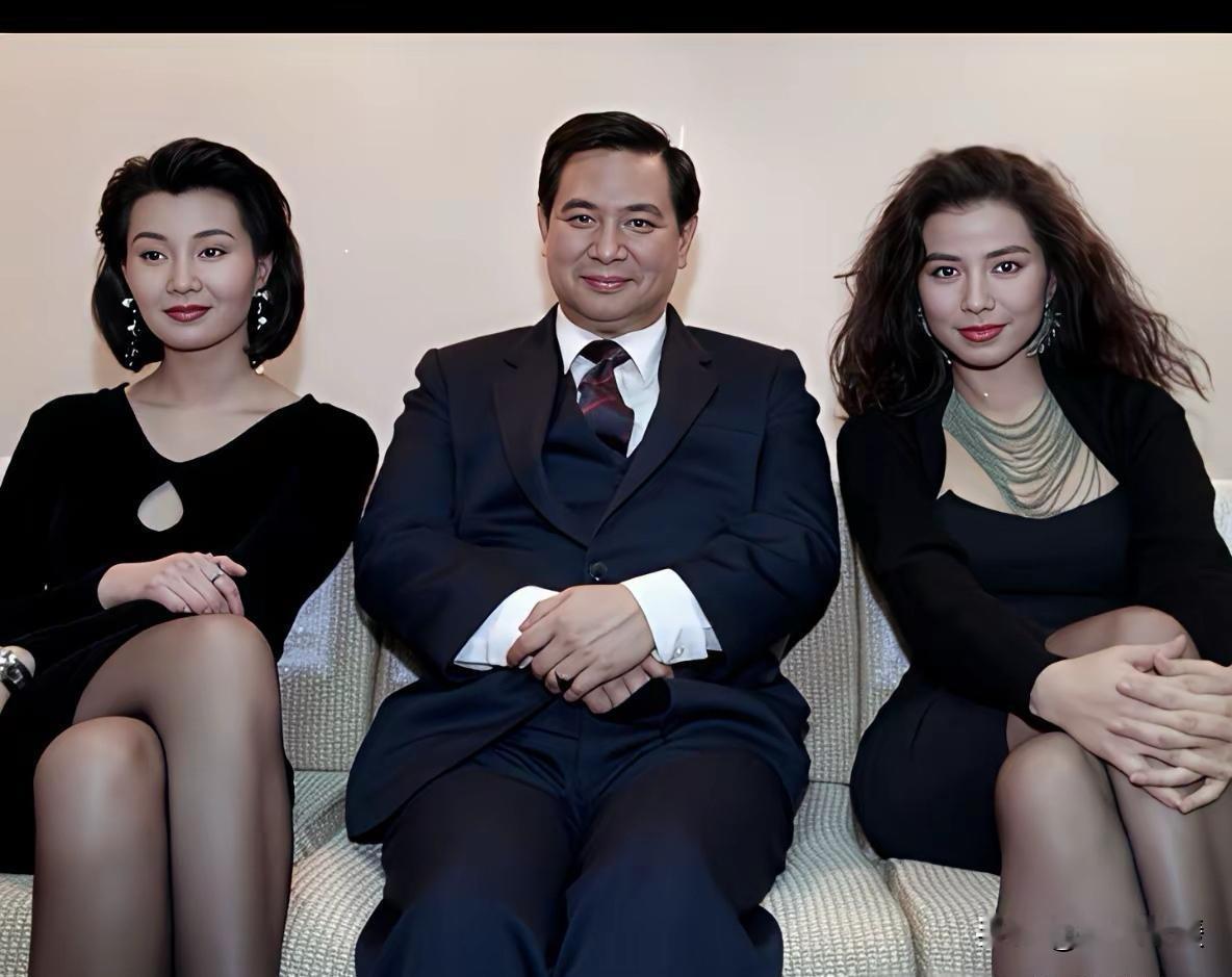1989年《流金岁月》宣传照！张曼玉与钟楚红同框，港片黄金时代的绝代双姝这张珍贵老照片，是1989年