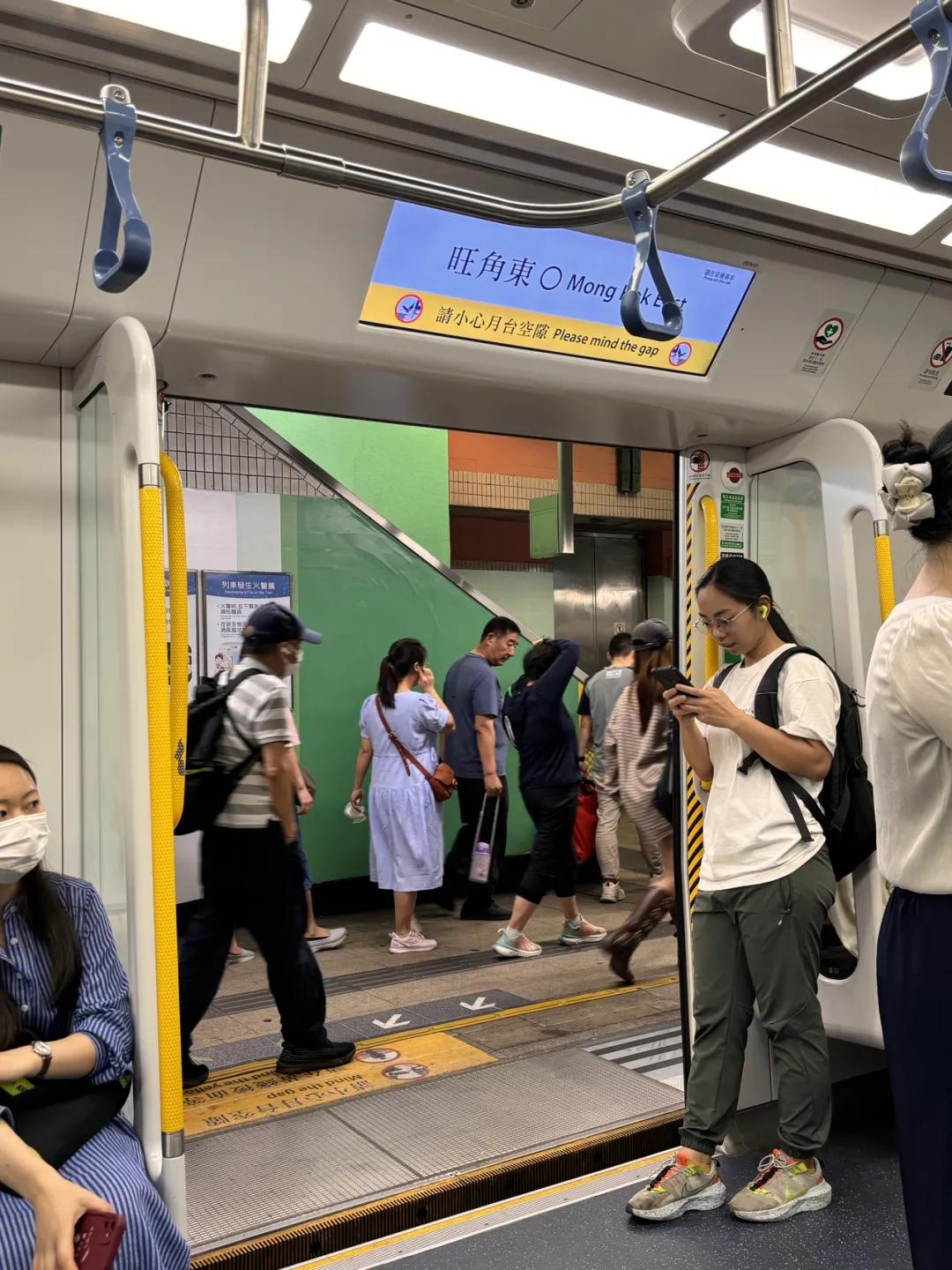 香港比内地有钱，为什么感觉生活品质不如内地？香港随便一个出租车司机都能带劳力