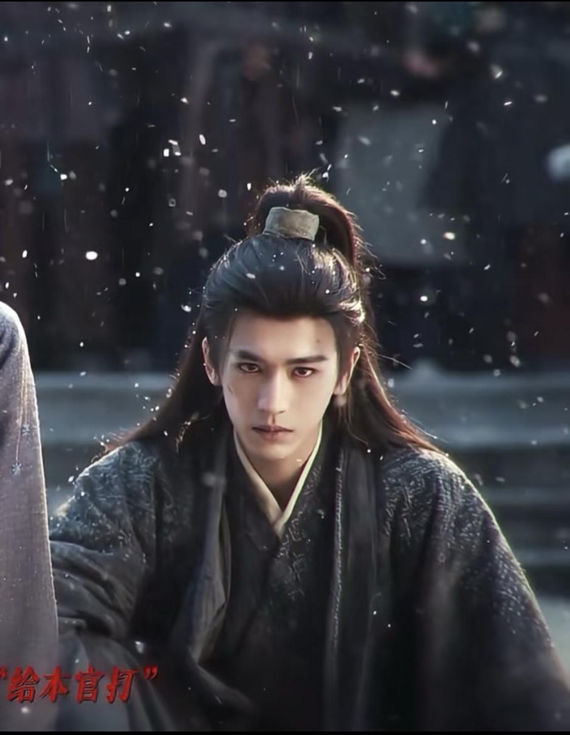 谢征身上有一种骨子里的冷，但又要在陌生环境演病弱，这种反差感张凌赫演绎的很好。《