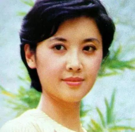 龚雪和朱琳都很漂亮。她们是两大国民白月光，美的路线完全不一样。龚雪：江南烟雨