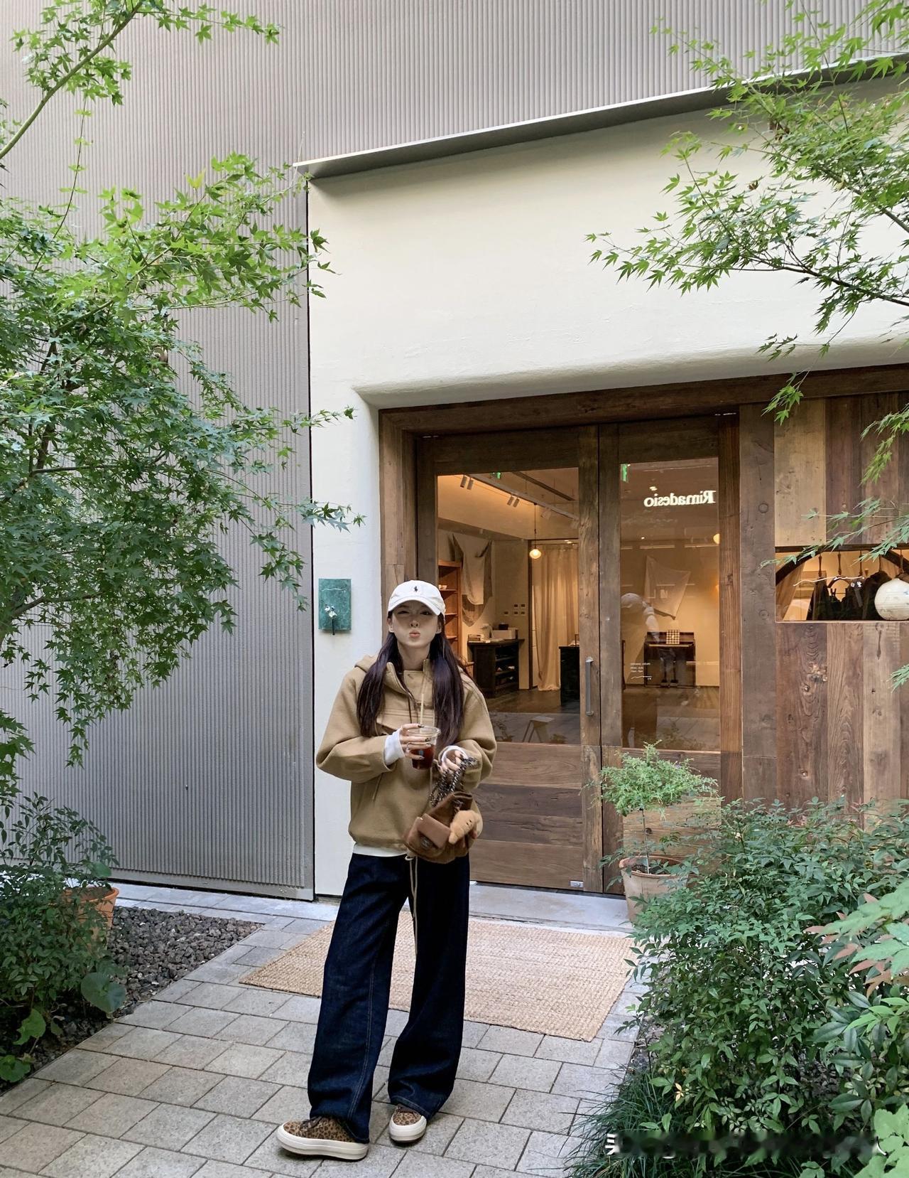 我发现，我好像真的不在乎别人怎么看自己了！以前还会纠结别人说我好或不好，现在