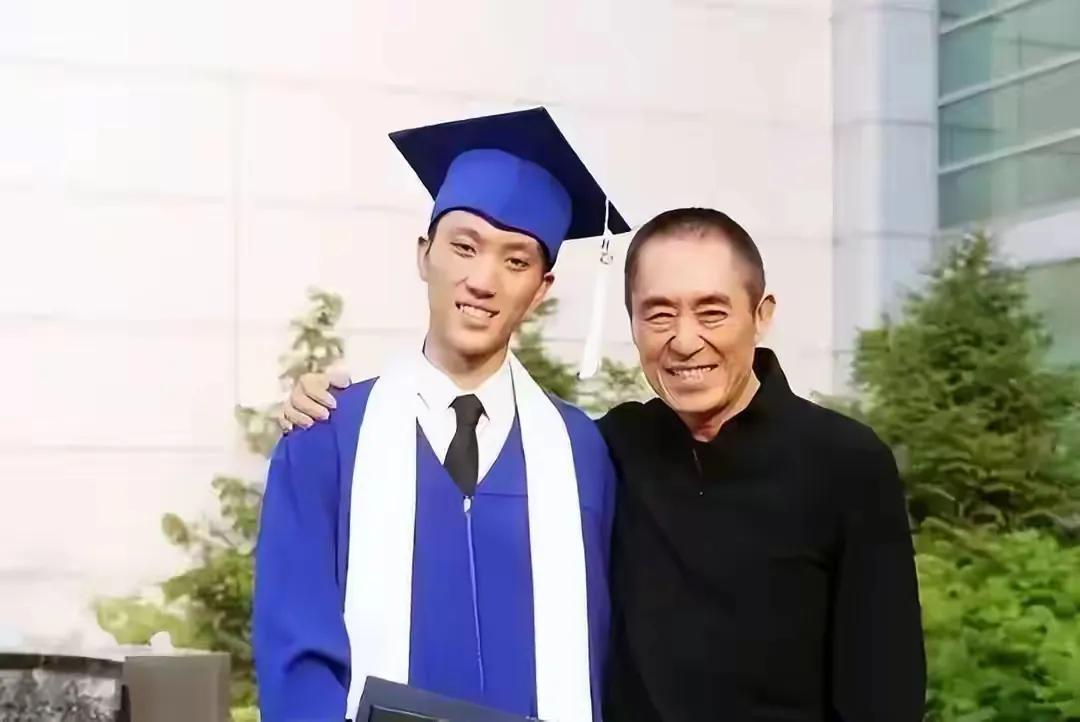 张壹男：走出父亲光环的年轻导演2025年，24岁的张壹男成为影视圈焦点。他出