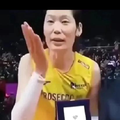 朱婷这回稍微露了手就超厉害，赚得满盆满罐！科内利亚诺虽说这会儿有点“赔夫人又折兵