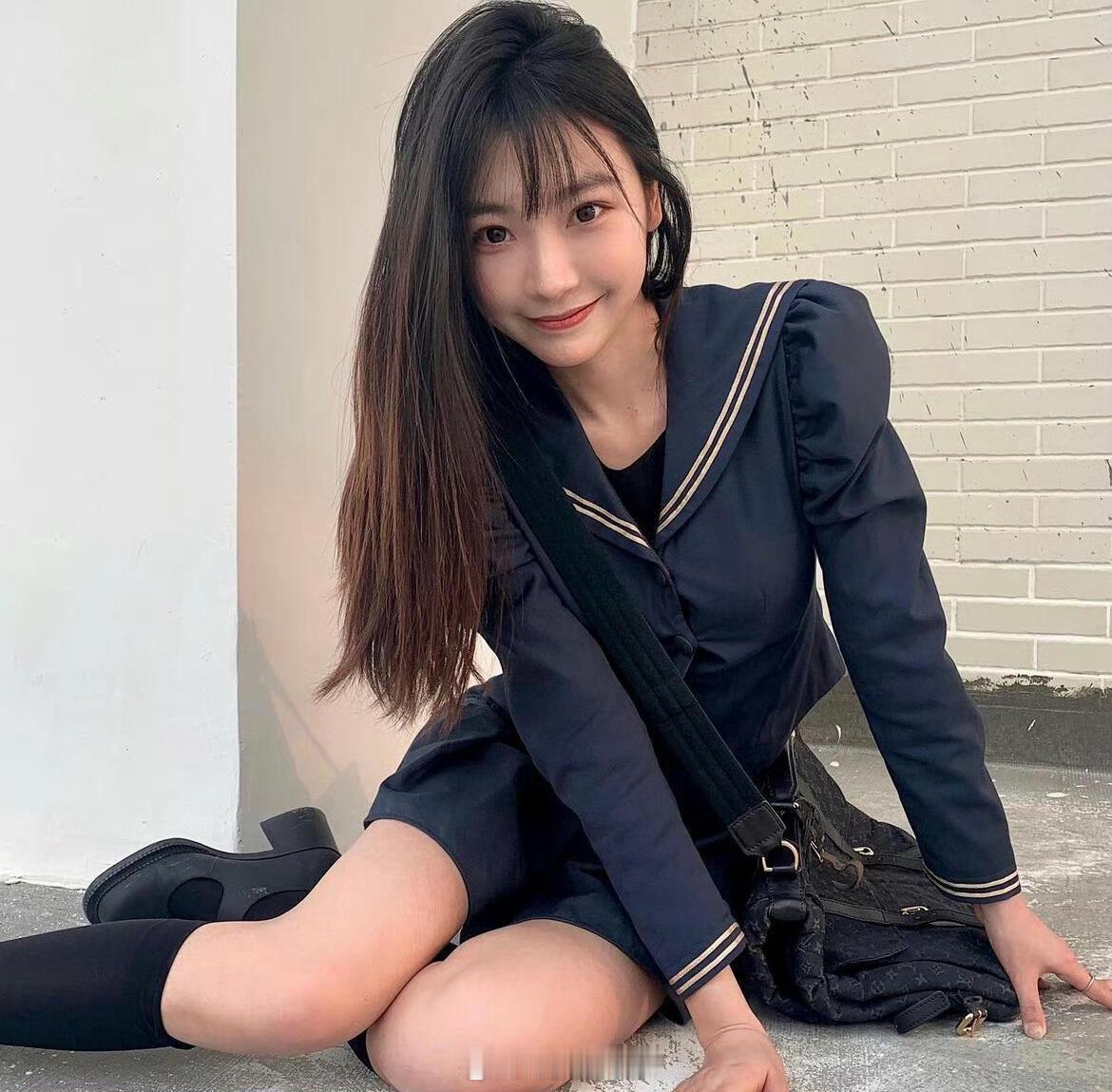 易梦玲早期JK女神