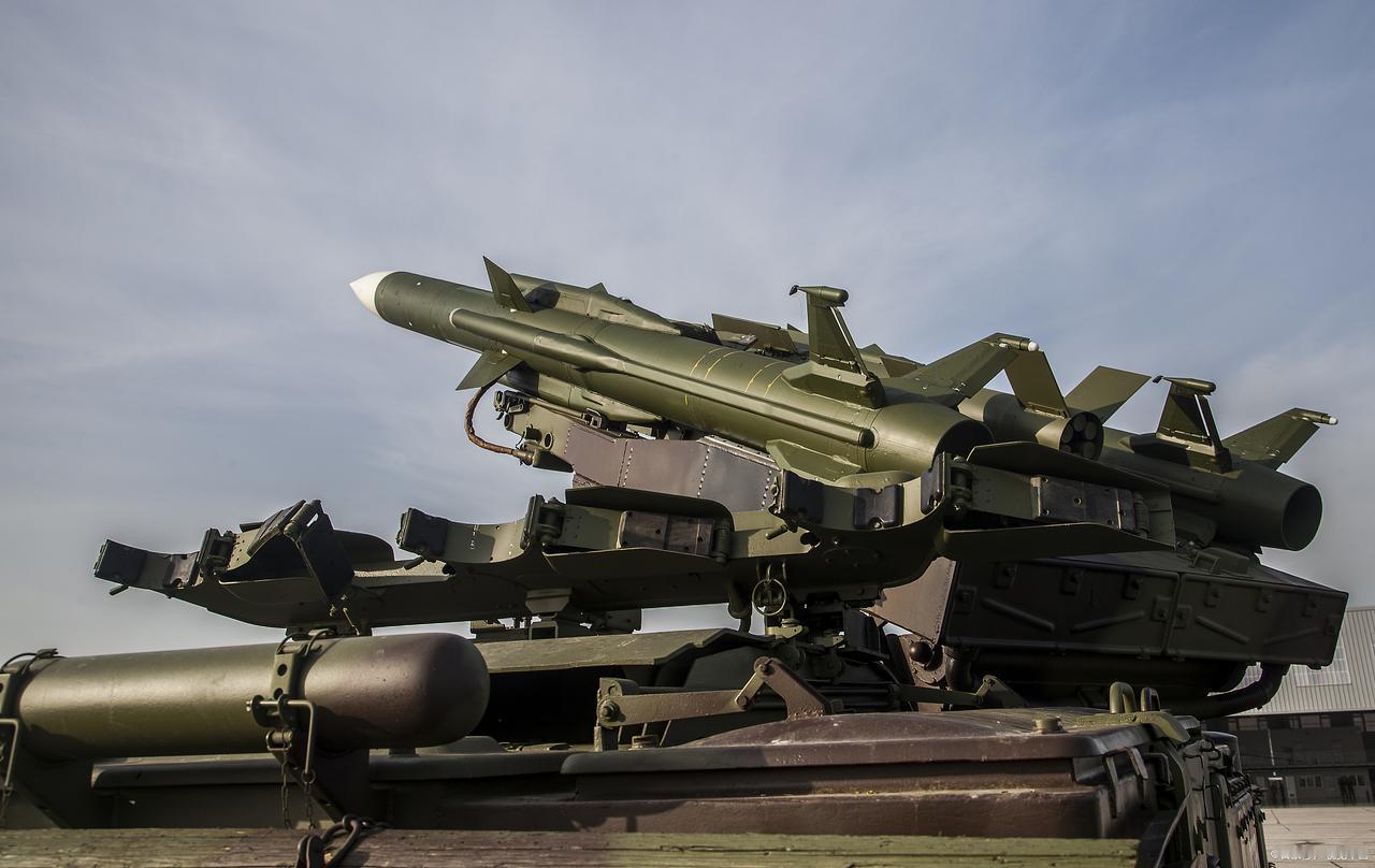 战场有时候算的是物理账，有时候算的是经济账。乌克兰人把这笔账算明白了。他们用卡车