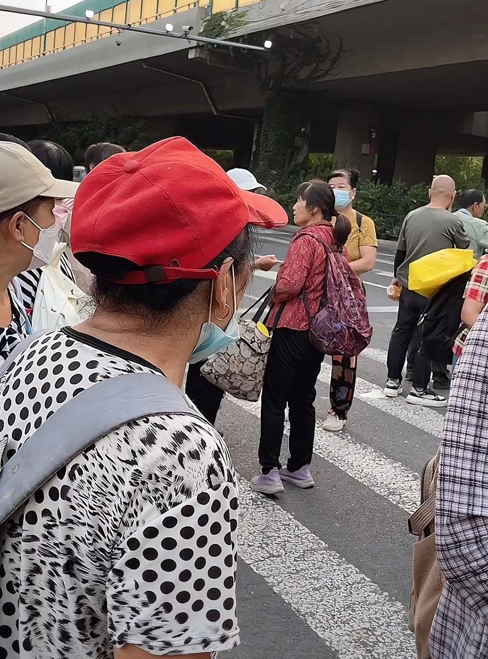 今天是7月9日，为大家报一下山东济南张庄劳务巿场上的用工价格。今天早上5点多找