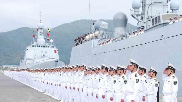 南海局势骤紧,美菲军演突袭菲舰闯黄岩,中国反制警告菲舰