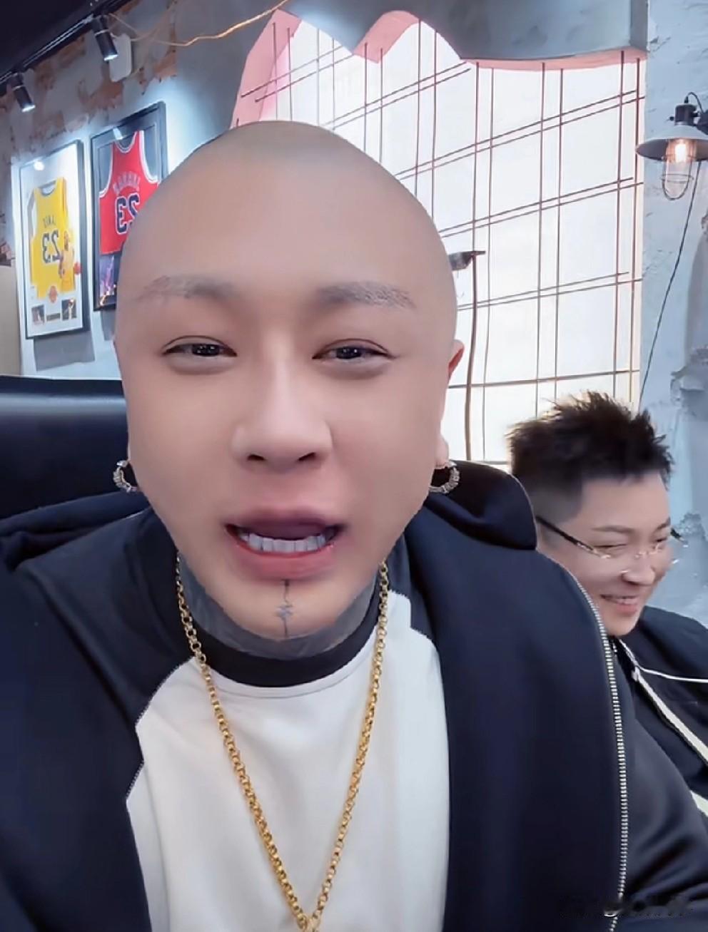 方丈吐槽蛋黄跟我不亲，买东西的时候能想起我！粉丝让方丈再生个