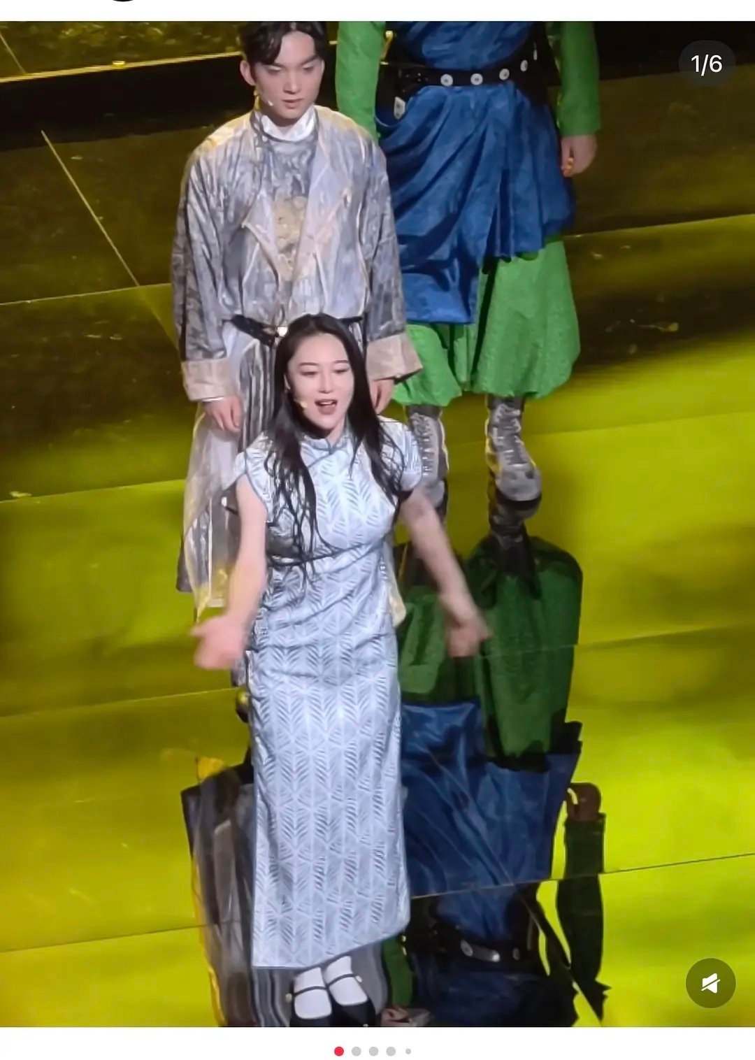 张馨予这身材这颜值好像是照骗吧…