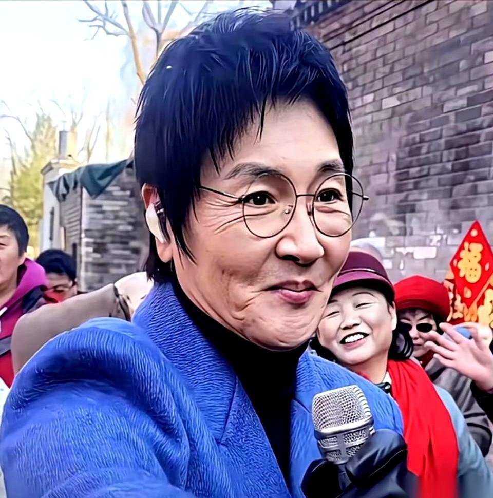 刷到孙楠一张近照。第一眼，我没认出来。第二眼，我直接把手机递给我妈，问她这照片