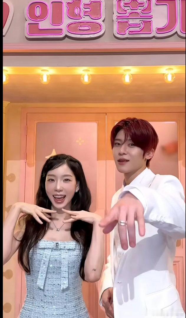 两张假脸，能看出来左边是谁吗