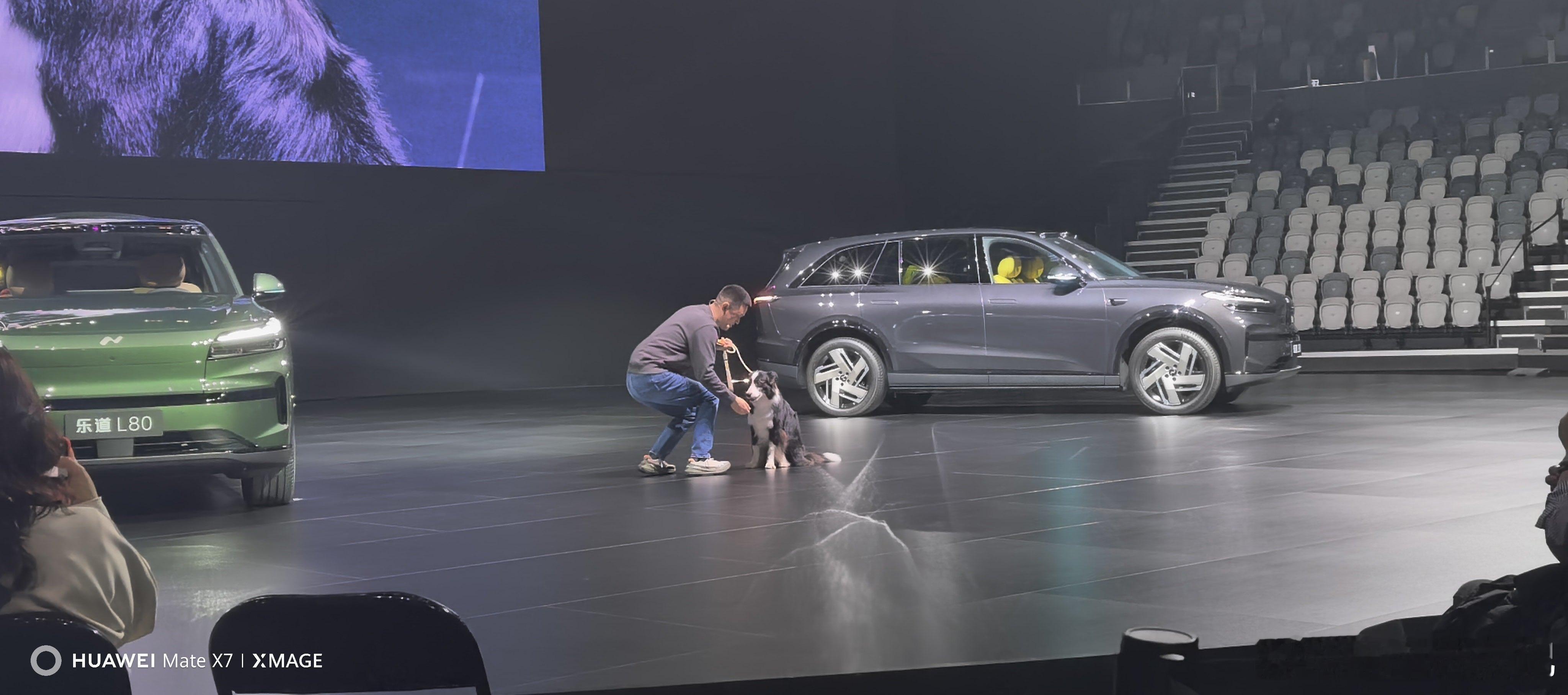 乐道造出了一款不分年龄不分职业的L80.当24.58万这个价格出来的时候。全场