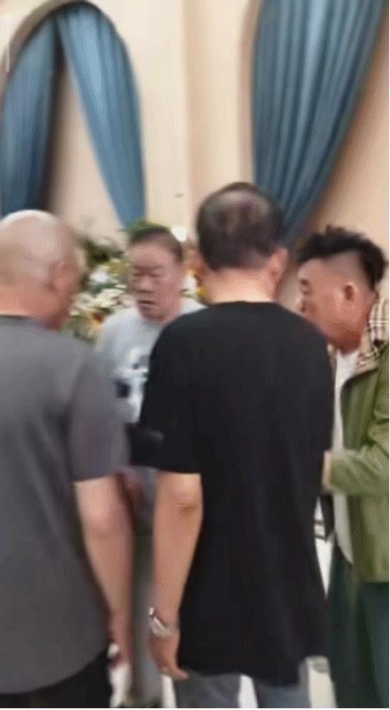 今天晚上21时，按照天津风俗举行杨少华送路仪式！白天的时候李金斗去吊唁，老大杨威