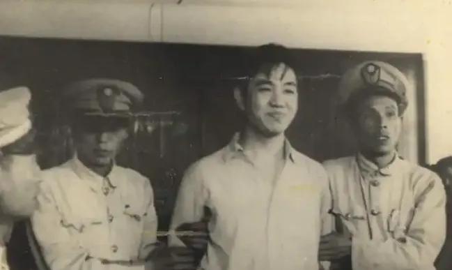 2001年，一位在上海市档案馆查资料的市方志办的女同志突然嚎啕大哭，吓坏了一众工