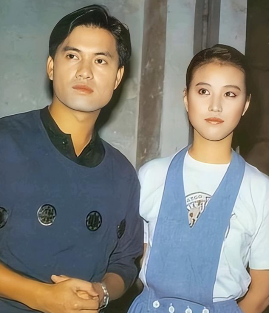1989年，吕良伟和周海媚结婚后，吕良伟呵斥道：“你怎么这么不懂事？都12点了全