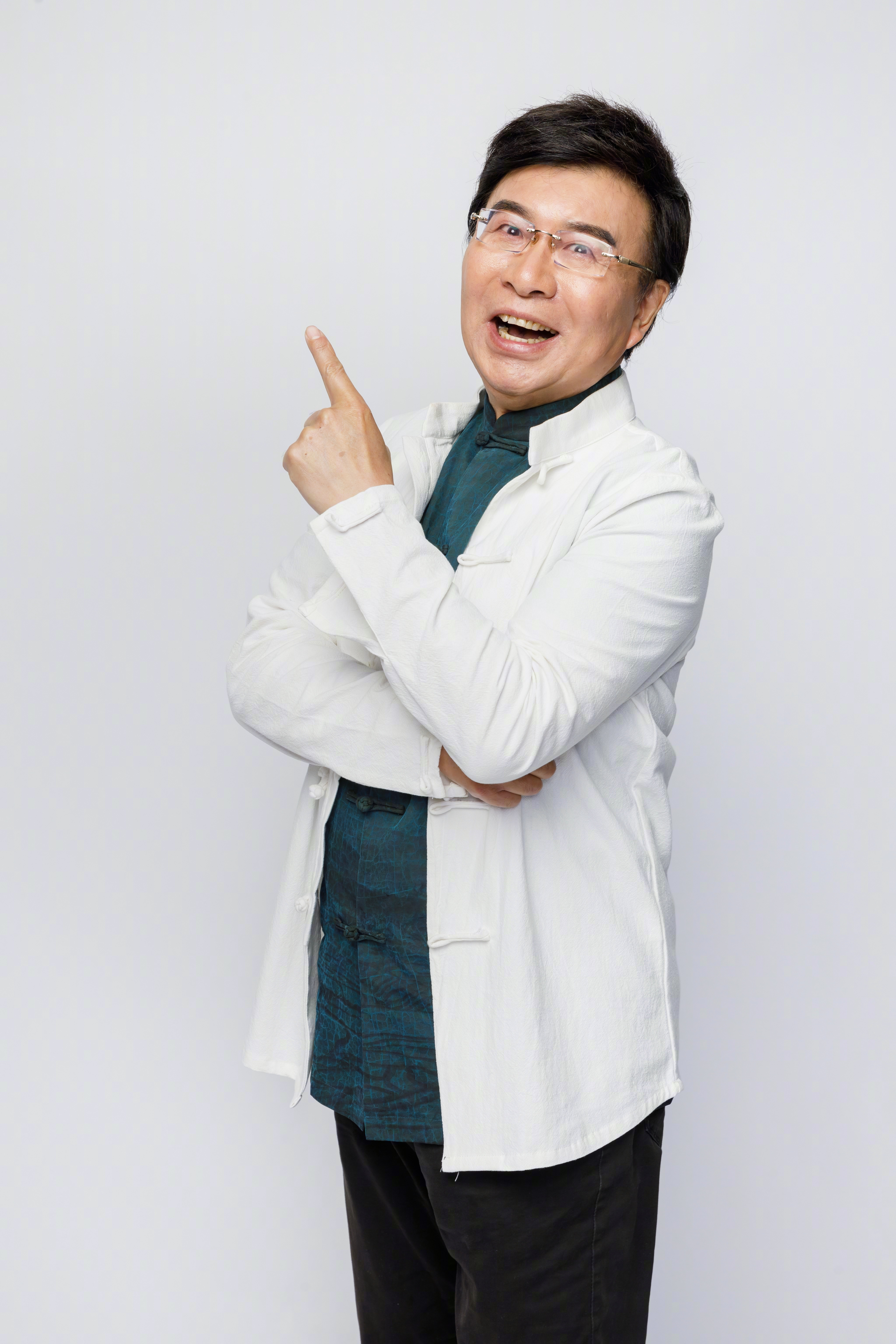 马伊琍马年选伊利我来对下联：韩大嘴解说来助力马年即将到来，谁能接住这“天选对联”