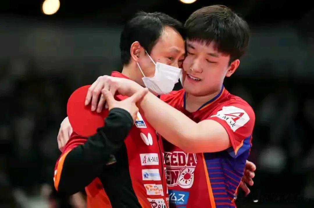 张本智和:老爸！我和妹妹这么下去何日才能出头啊？张本美和:哥哥被王楚钦压着