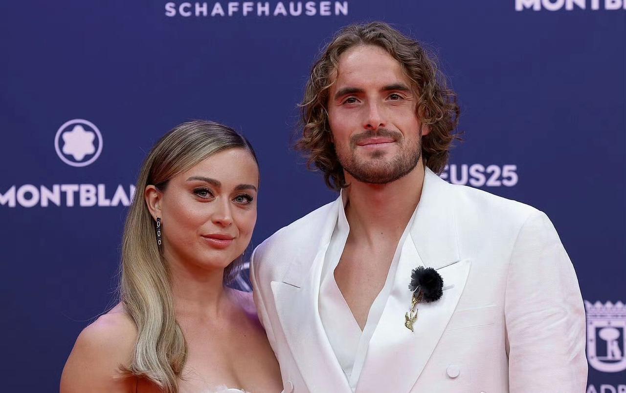 虽然西西帕斯与巴多萨这对网坛曾经的壁人已分手半年多了，但两人在很多地方似乎还是同