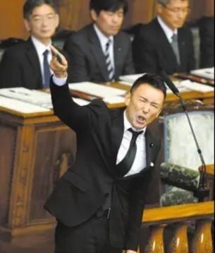 日本彻底坐不住了。山本太郎在国会直言：“与中国发生军事冲突已不再是遥远的可能，而