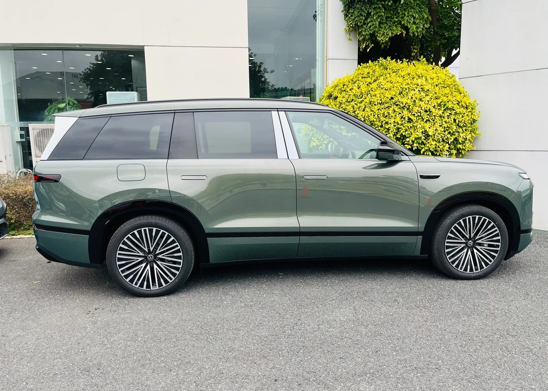 看车身，猜车！谁懂啊，大众ID.ERA9X也太好看了吧！环宇光翼贯穿灯！点亮