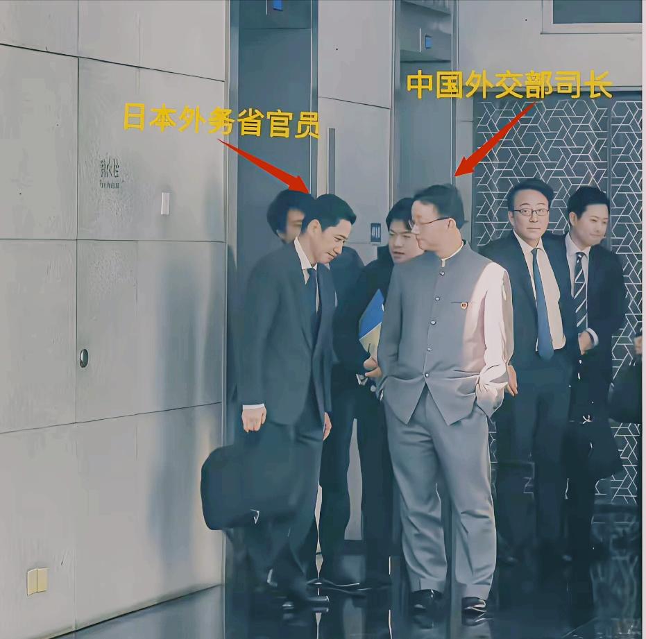 刘劲松司长和金井正彰会见的画面引起了一些争议，质疑者认为刘劲松表现的过于傲慢，尤