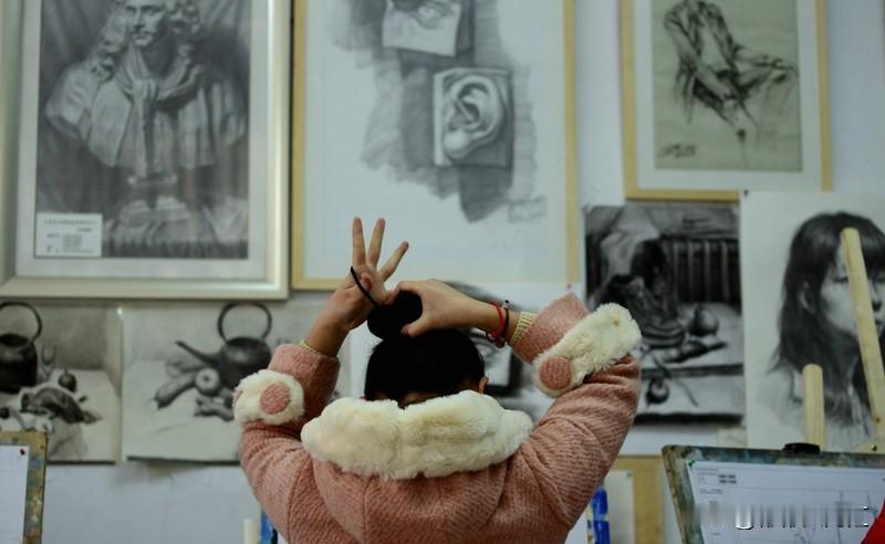 初三数学成绩差别慌，还是有办法补救的。很多同学成绩差，要么是基础薄弱，像初一有理