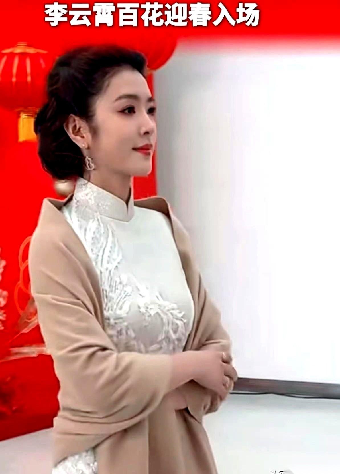 何赛飞老师这张照片，我真的，来来回回放大了看好几遍。都说岁月是把杀猪刀，但你看