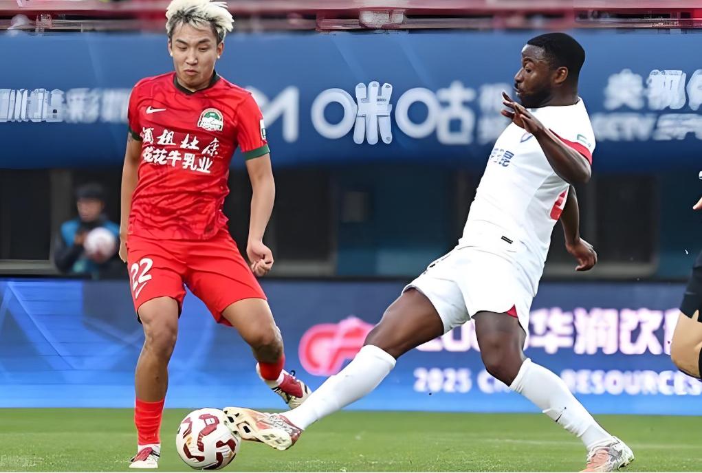 河南队黄锐锋、钟义浩绝对值得国家队给一个机会！河南队主场对阵云南玉昆的时候，