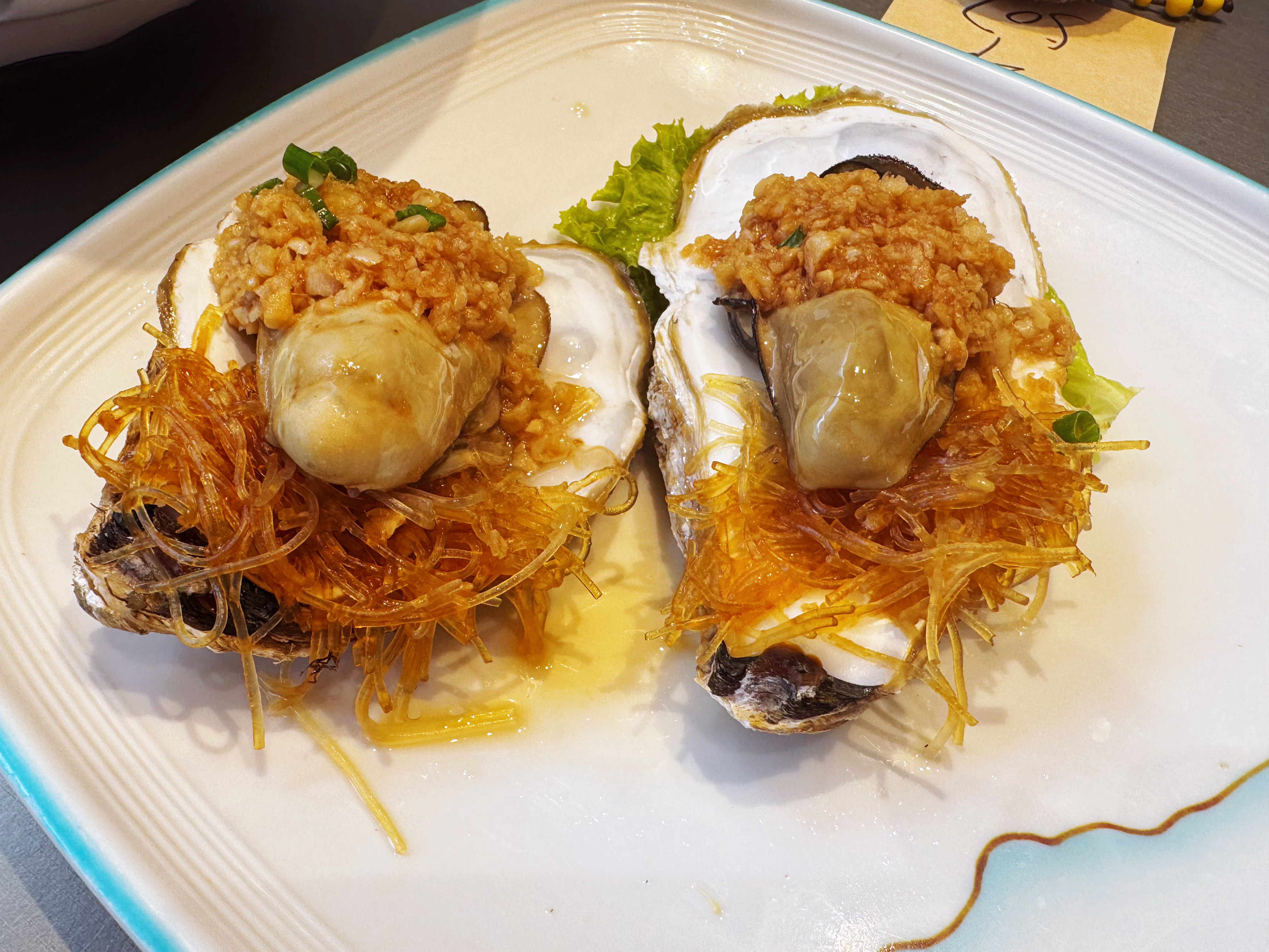 海肠捞饭鲍鱼仔三鲜焖子鲅鱼水饺蒜蓉生蚝，味道还可以，两人食刚好美食分享