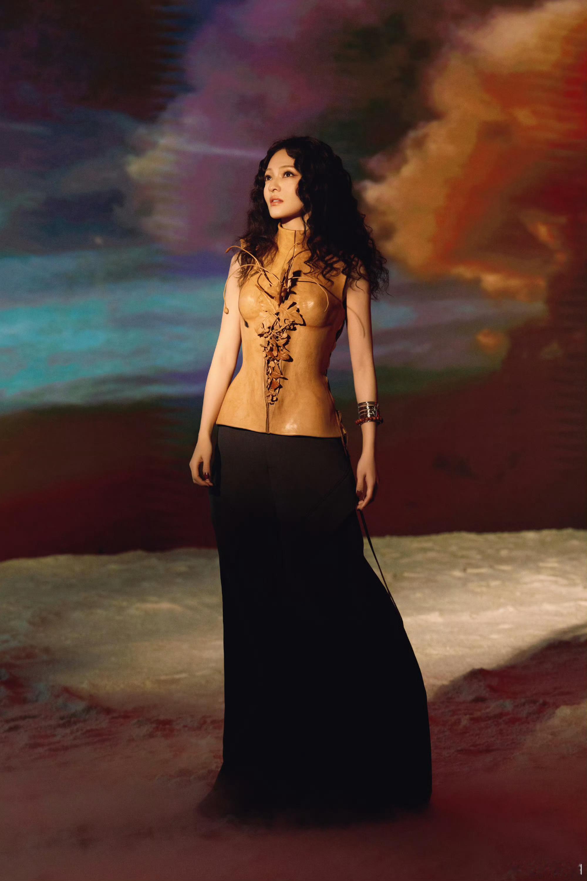 张韶涵为努力生活的成年人发声每个在生活擂台上挥拳的你我，都是不肯倒下的拳手。张韶