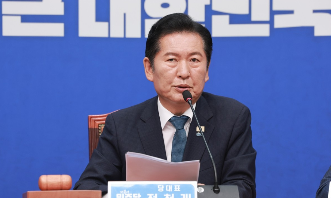 金民锡刚刚辞职、郑清来又辞职, 李在明一夜之间痛失左膀右臂?