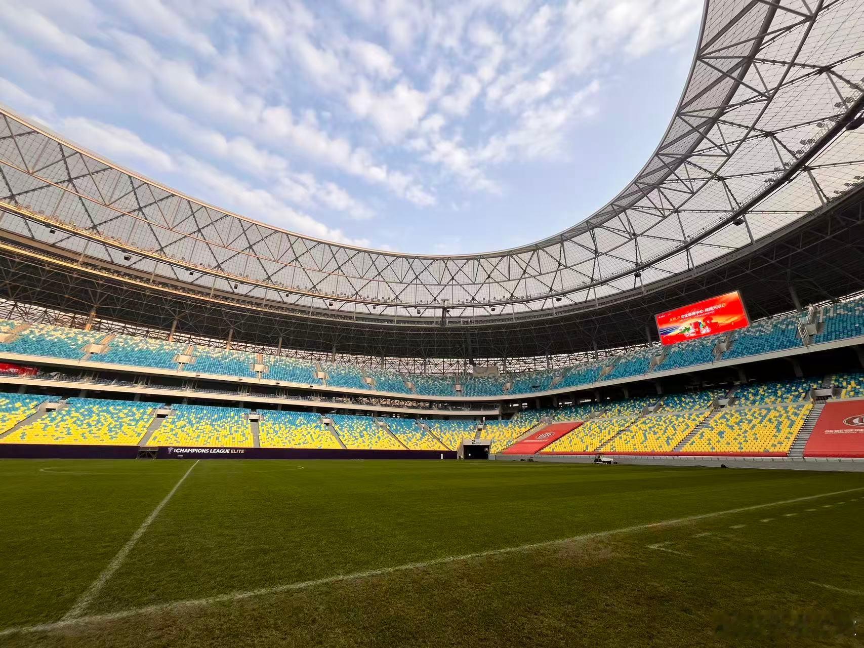 徐正源离开，加上不少球员合约到期，哪些能续约也是未知数。成都蓉城下赛季将有很大的