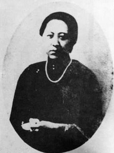 1928年，张作霖被炸得血肉模糊，临死时见的最后一个人是他最爱的五姨太。但是张作