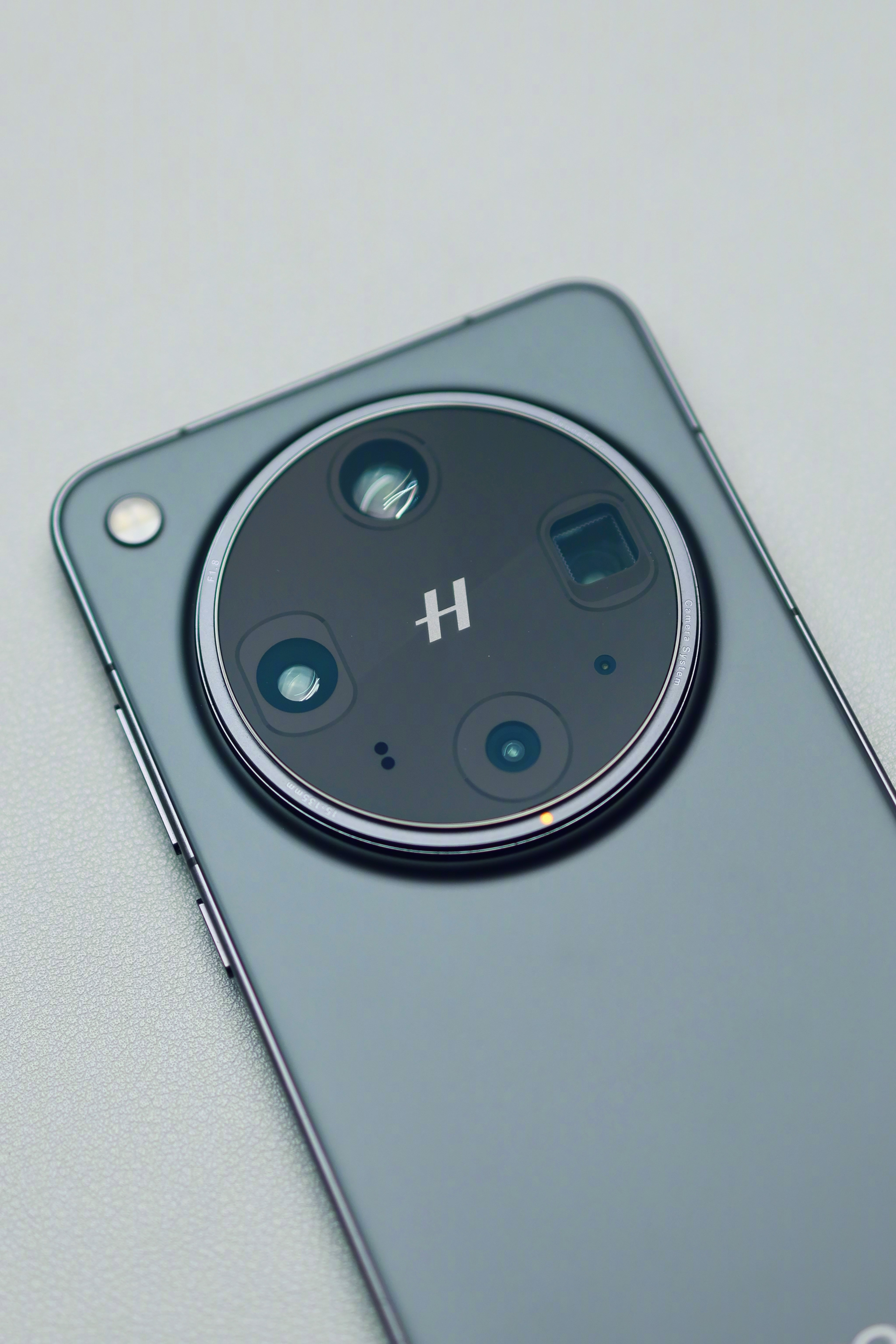 这两年OPPO算是卷长焦卷的最狠的厂商了吧，FindX8Ultra的影像配置