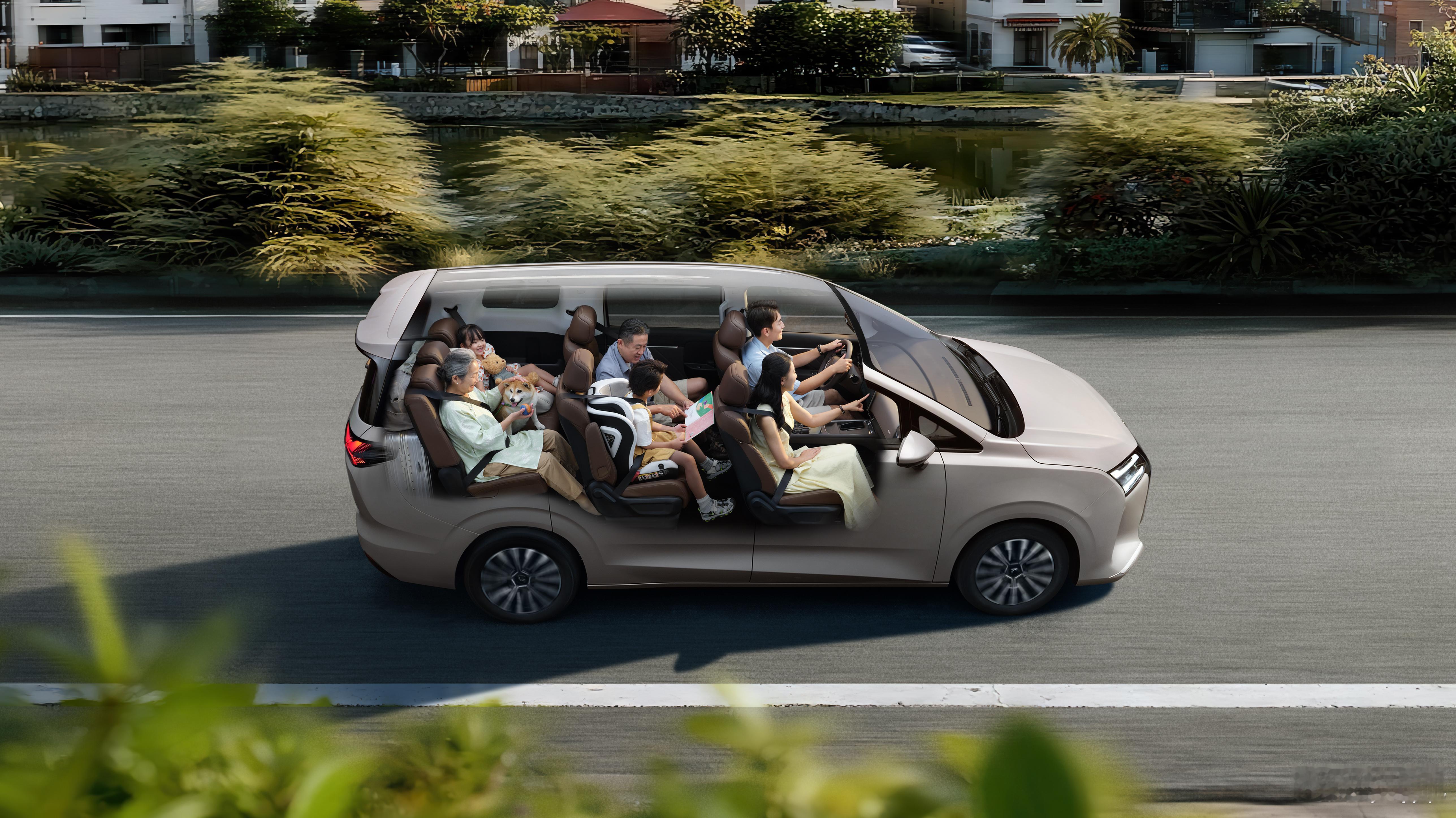 星光730上市一个月已经卖了超1.4万台，在11月的15万内MPV销量榜单排第一