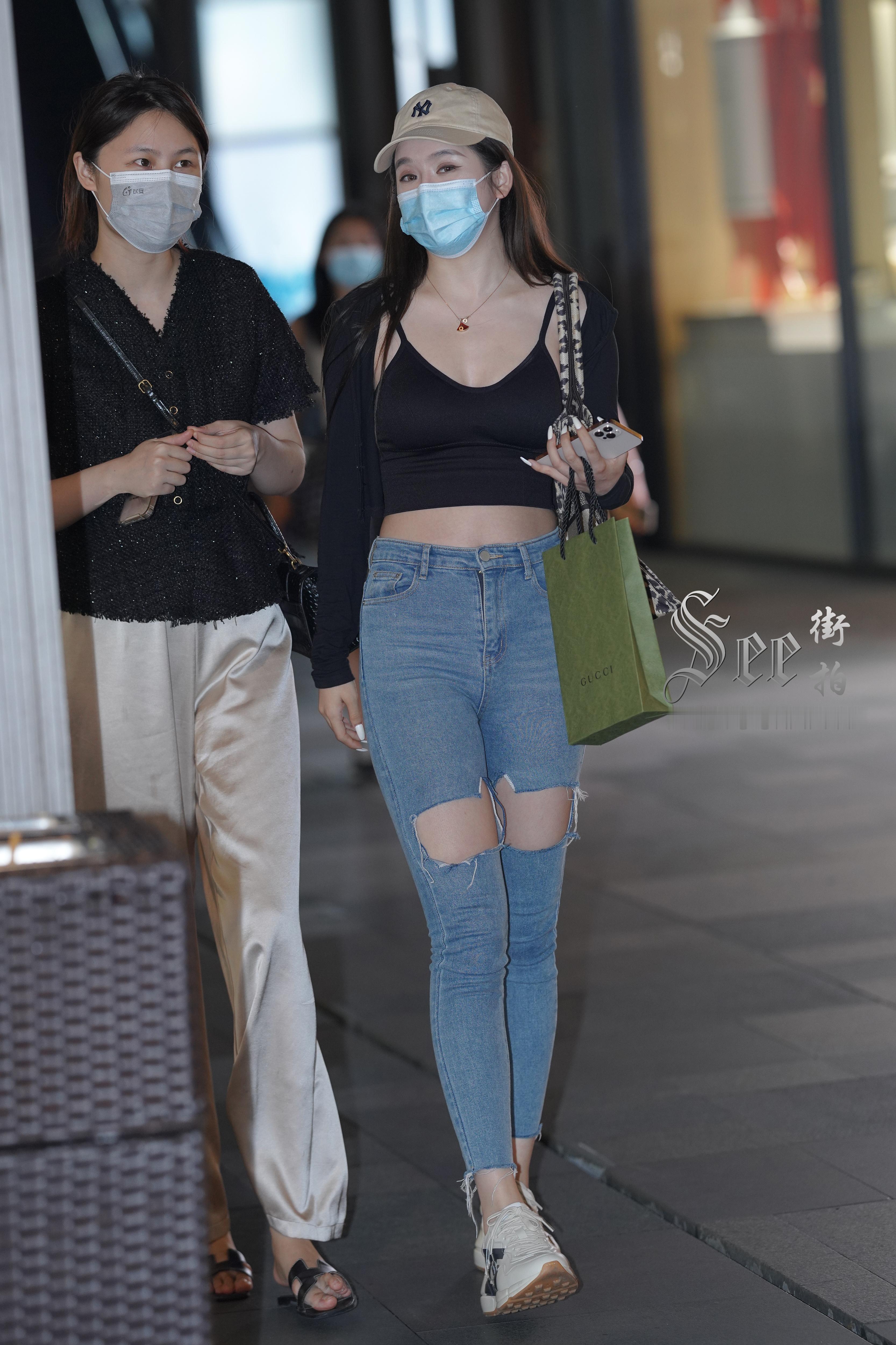 小白鞋牛仔裤，活力清新~~​​​
