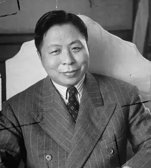 1952年，蒋介石过生日，请吴国桢吃饭，第二天还派一个司机送他回去，谁知