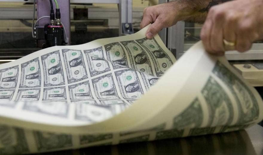 假如美国一口气印钞38万亿，把欠的债都还了，会发生啥？第二天可能会被联合国常任理