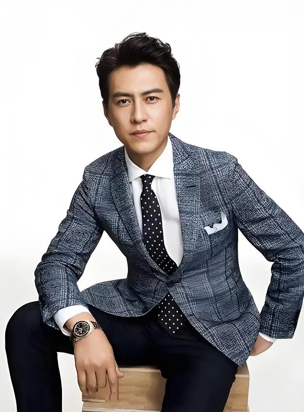 靳东为什么会选二婚妻子，老爸一句话说透了为什么帅气又成功的靳东，会选择二婚