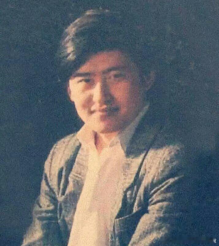 刘欢去世不成立治丧委员会，对外经济贸易大学正式发布讣告，知名音乐家刘欢于9月25