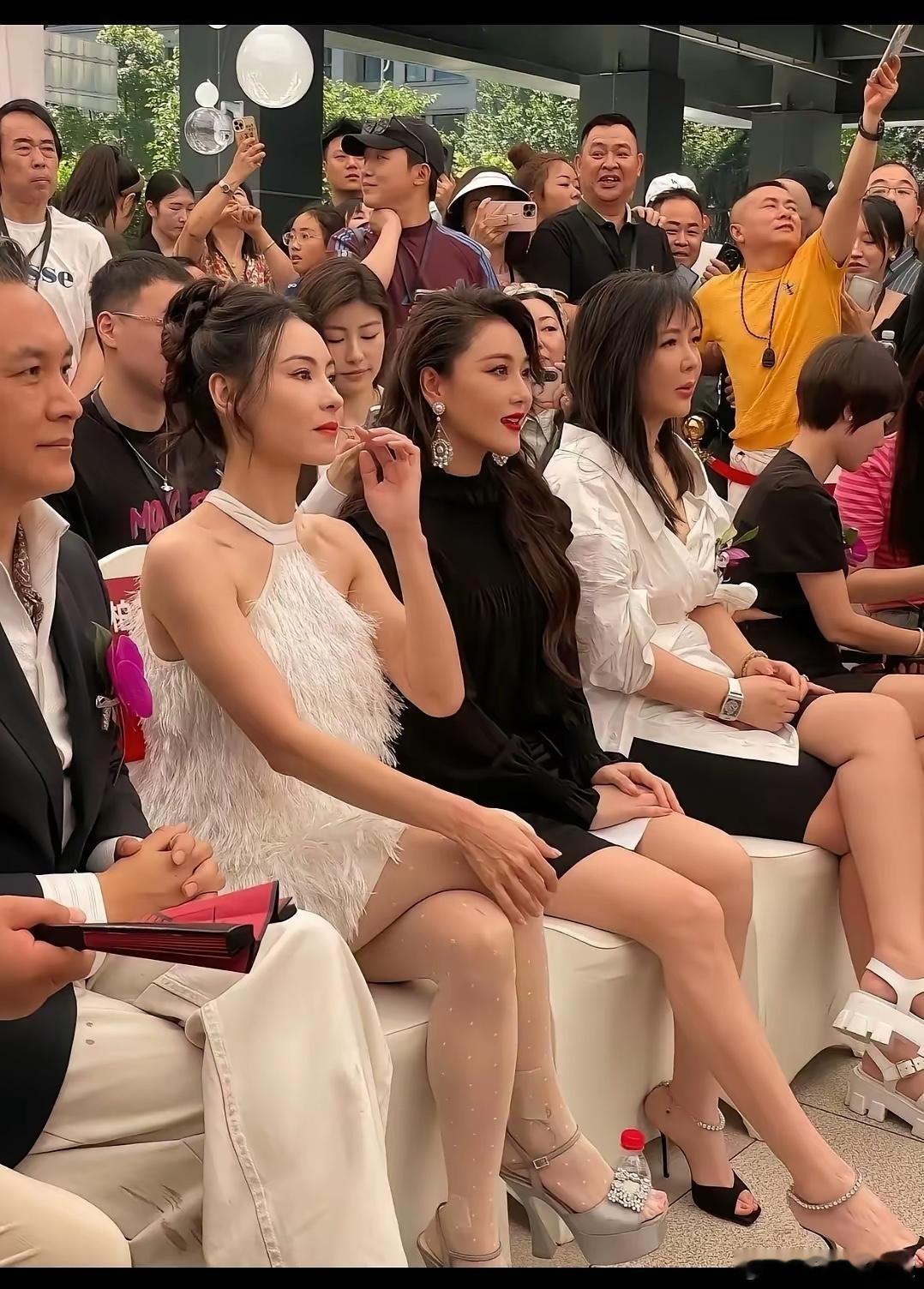 张柏芝，这么精致人，腿上怎么还贴了胶带呢。