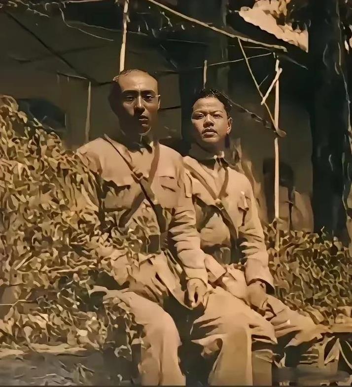 常言道：打仗亲兄弟，上阵父子兵，这张老照片就是很好的诠释。1938年的徐州，爷