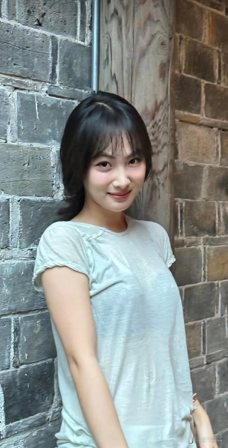 希望今年我的勇气多一些，有人珍惜你心里的柔软，希望你相信远方的灯光，总会照