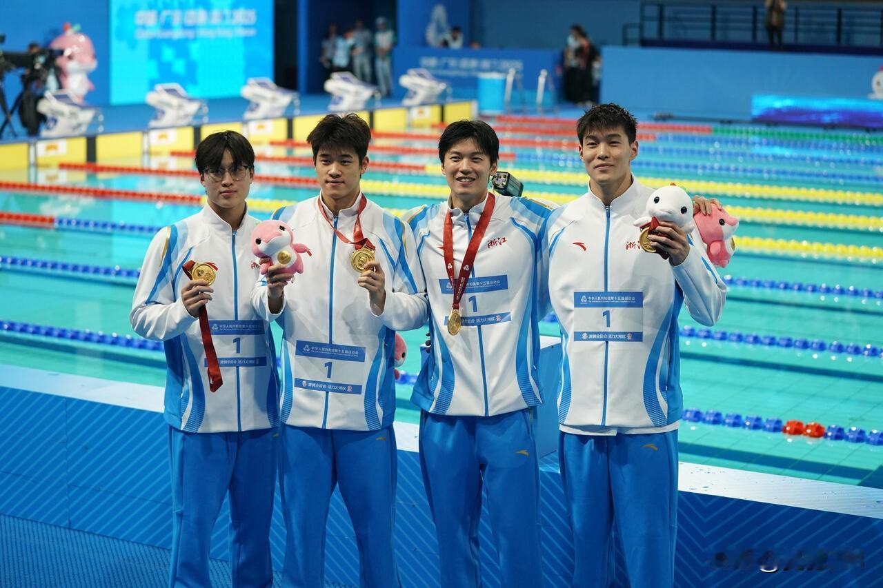 浙江游泳队，在本届全运会上的表现到目前为止是令人失望的：1、队伍老龄化严重，啃