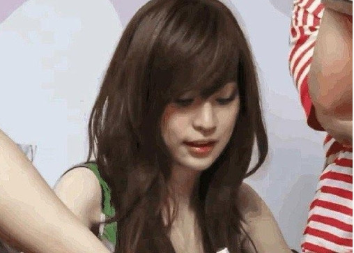 王心凌的聪明之处在于低谷期买回音乐版权，如今想唱就唱，那叫一个爽。