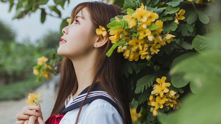 真正清醒的女人，不会做这些事：1、不搭异性的车，再好的异性朋友也有距离感。2