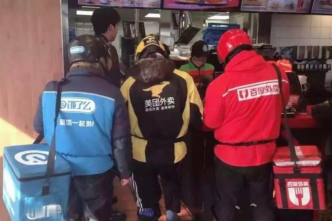 对于刚入行的外卖员来说，光靠腿快可不行。老骑手分享了他们摸爬滚打总结出的经验