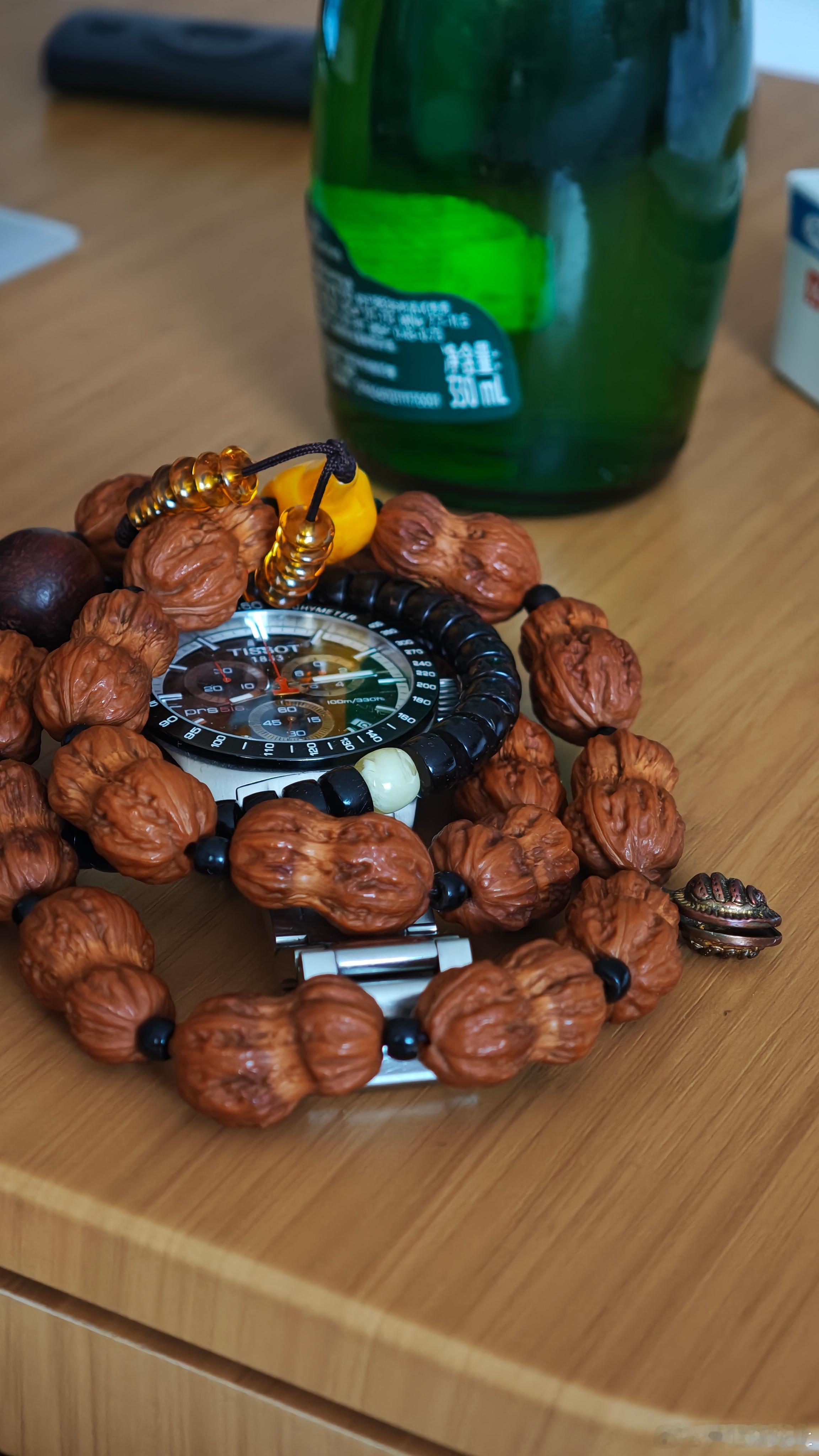 出门怎么现在总把随身玩物带上了，哈哈，大家外出一般带什么玩意儿？说来听听