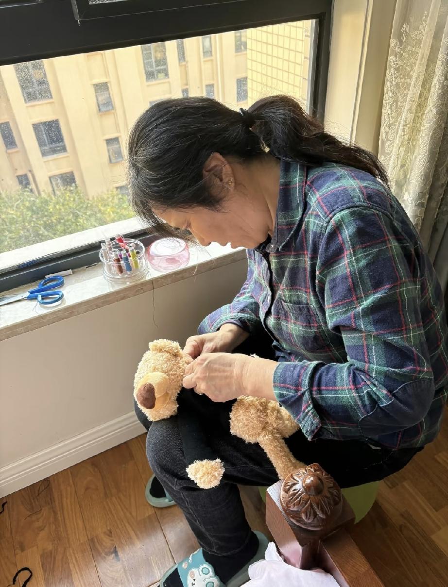 我妈帮我带了二年娃，昨天说要走。昨天晚饭时候，我妈突然说了一句：“我想回去了
