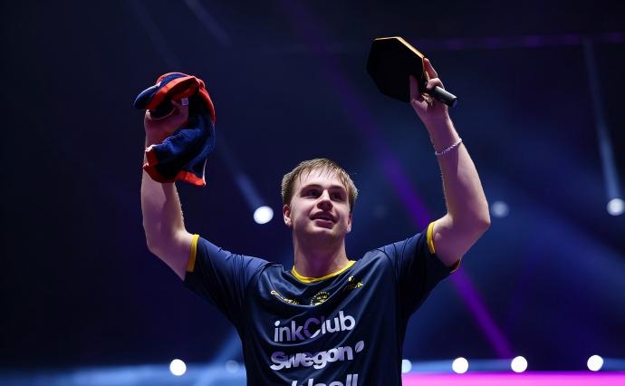 莫雷高德谈松岛情绪失控: 有时需要发泄, 但踢桌子不太妥当